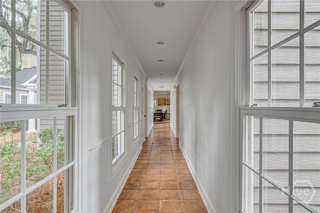 Image 13 of property listing at 9 Dr Louis Way, Savannah, GA 31411