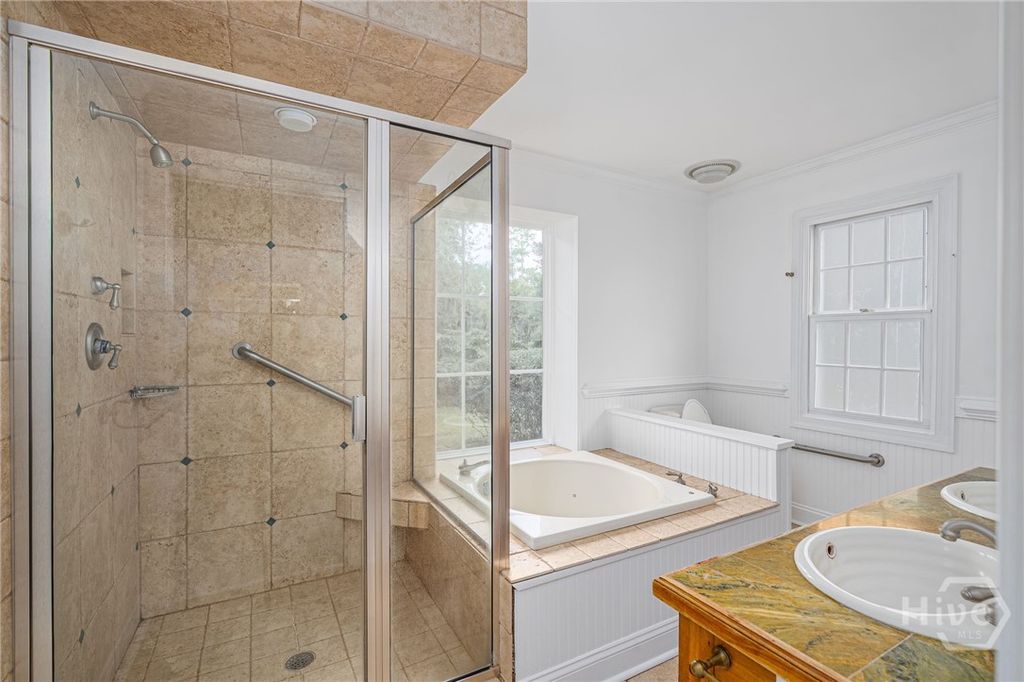 Image 15 of property listing at 9 Dr Louis Way, Savannah, GA 31411