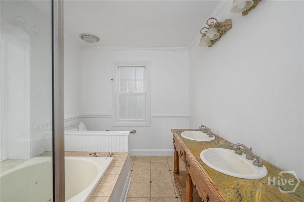 Image 16 of property listing at 9 Dr Louis Way, Savannah, GA 31411