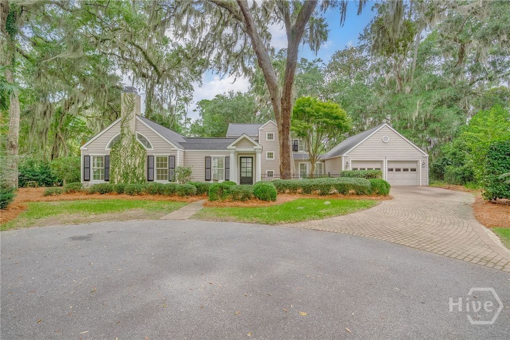 Image 2 of property listing at 9 Dr Louis Way, Savannah, GA 31411