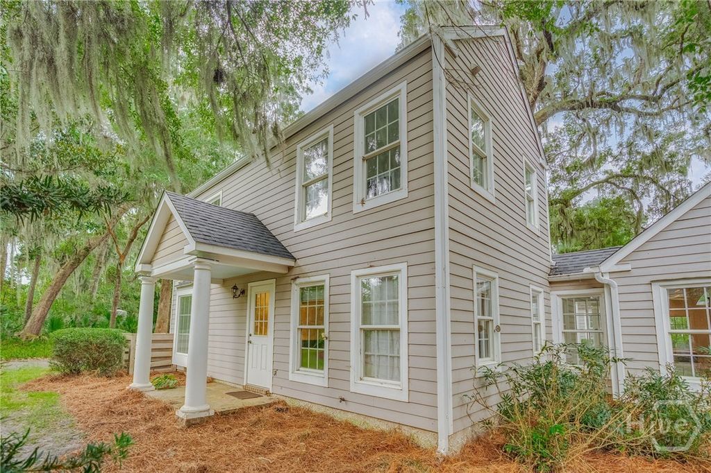 Image 25 of property listing at 9 Dr Louis Way, Savannah, GA 31411