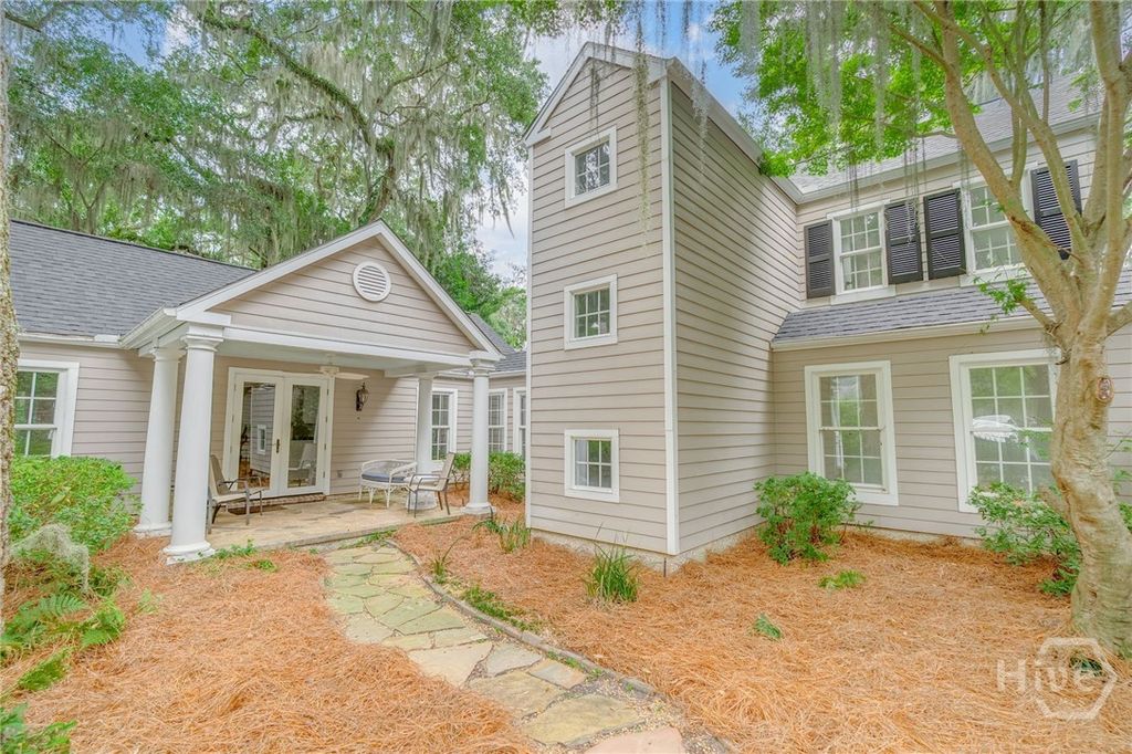 Image 3 of property listing at 9 Dr Louis Way, Savannah, GA 31411