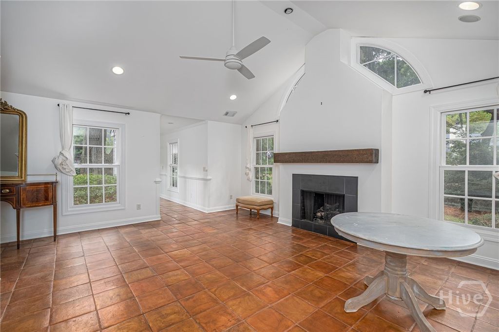 Image 6 of property listing at 9 Dr Louis Way, Savannah, GA 31411