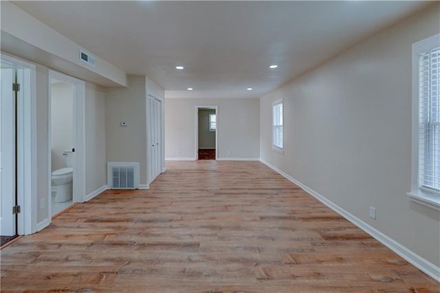 7126 Main Street, Kansas City, MO 64114
