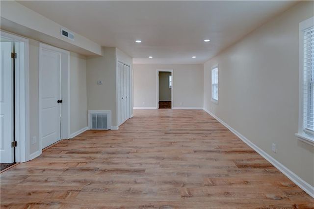 7126 Main Street, Kansas City, MO 64114