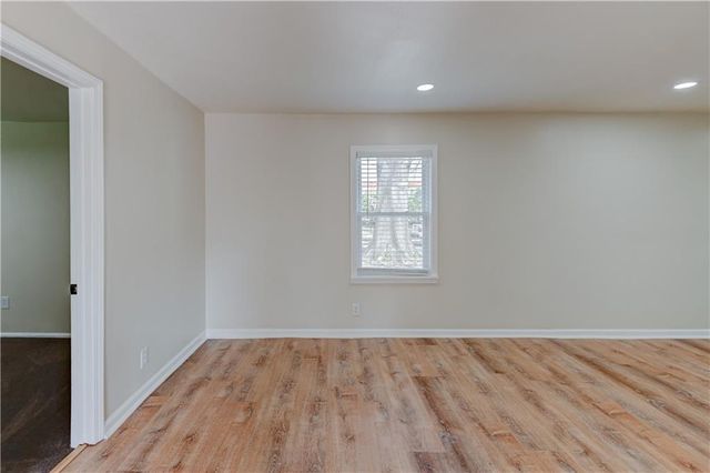 7126 Main Street, Kansas City, MO 64114