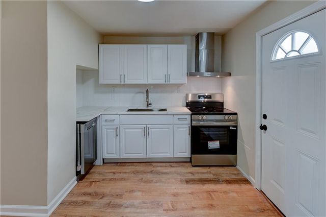 7126 Main Street, Kansas City, MO 64114