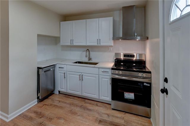 7126 Main Street, Kansas City, MO 64114