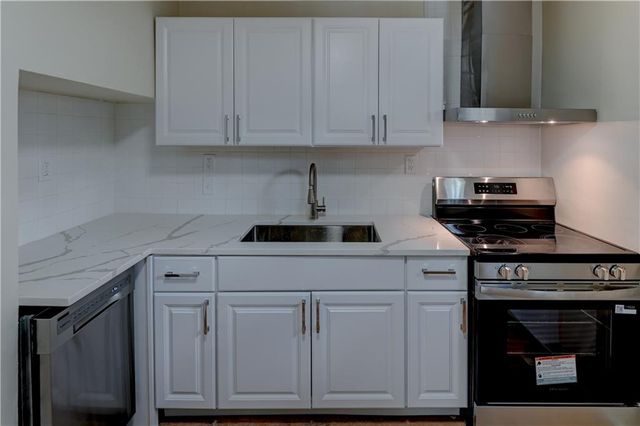 7126 Main Street, Kansas City, MO 64114