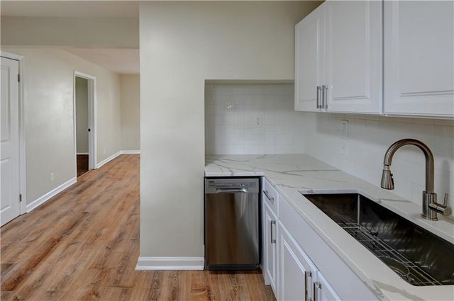 7126 Main Street, Kansas City, MO 64114