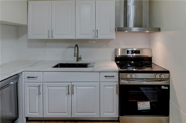 7126 Main Street, Kansas City, MO 64114
