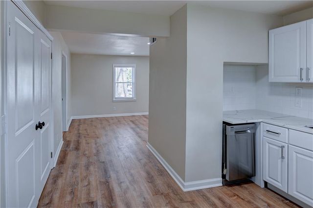 7126 Main Street, Kansas City, MO 64114