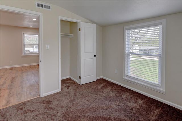 7126 Main Street, Kansas City, MO 64114
