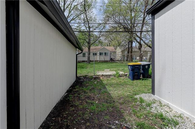 7126 Main Street, Kansas City, MO 64114