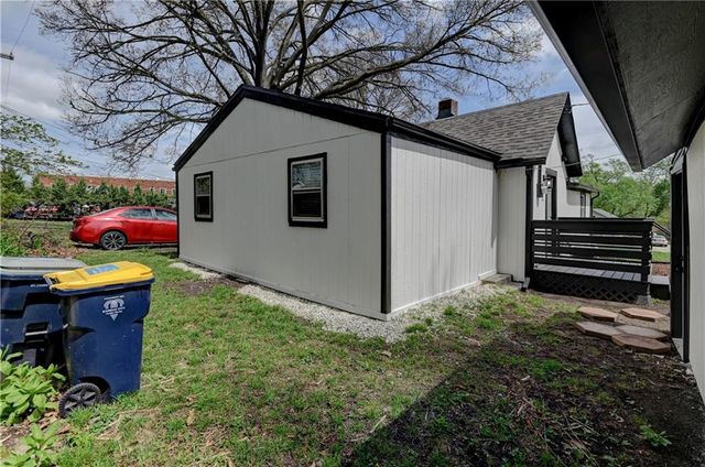 7126 Main Street, Kansas City, MO 64114