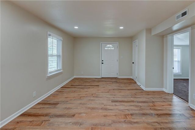 7126 Main Street, Kansas City, MO 64114