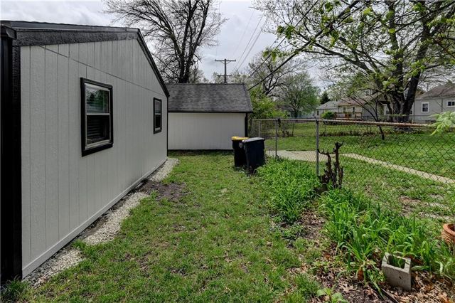 7126 Main Street, Kansas City, MO 64114