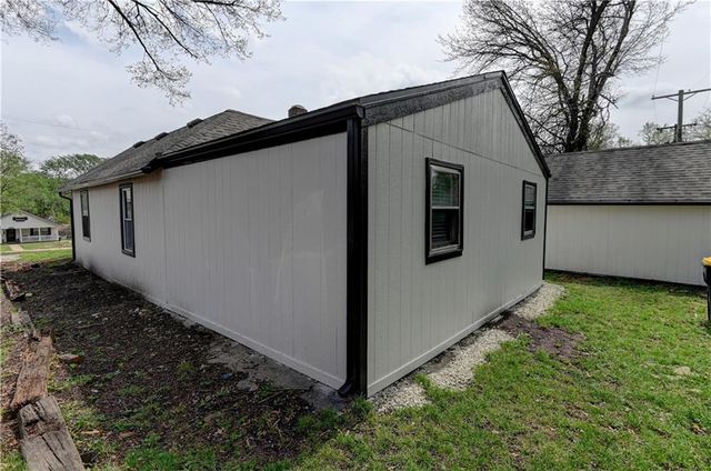 7126 Main Street, Kansas City, MO 64114