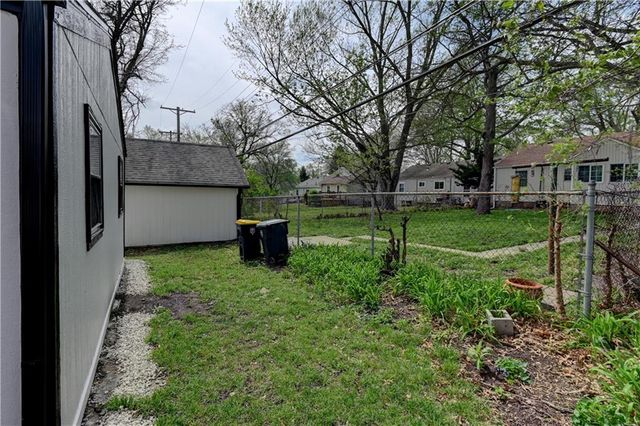 7126 Main Street, Kansas City, MO 64114