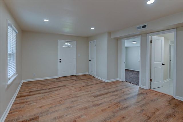 7126 Main Street, Kansas City, MO 64114