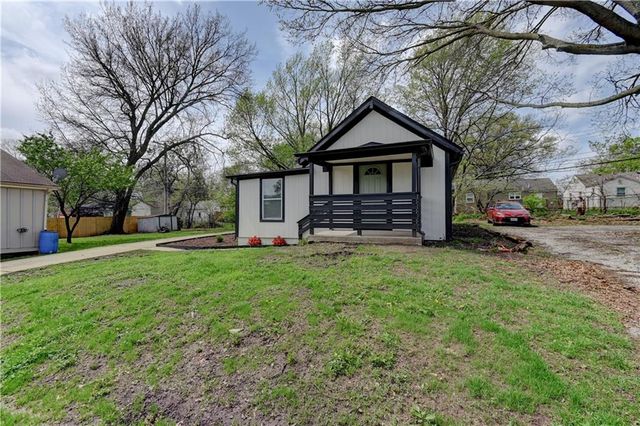 7126 Main Street, Kansas City, MO 64114