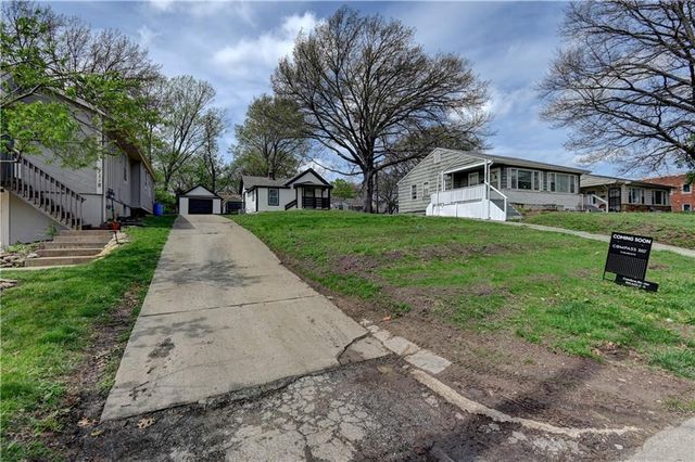 7126 Main Street, Kansas City, MO 64114