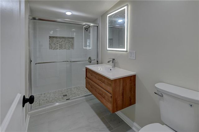7126 Main Street, Kansas City, MO 64114