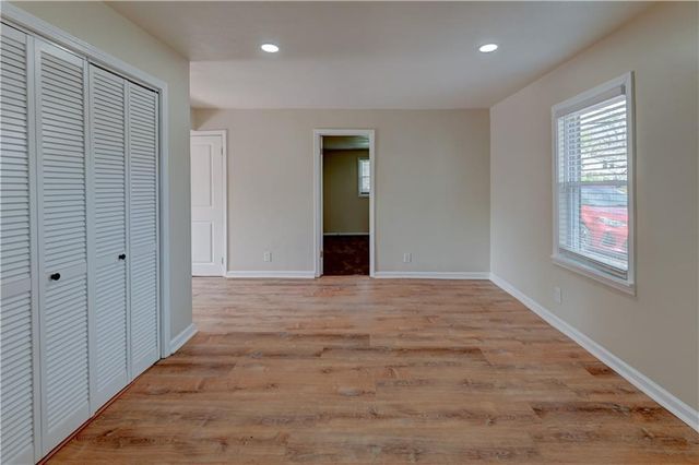 7126 Main Street, Kansas City, MO 64114