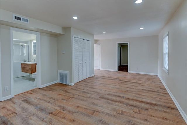7126 Main Street, Kansas City, MO 64114