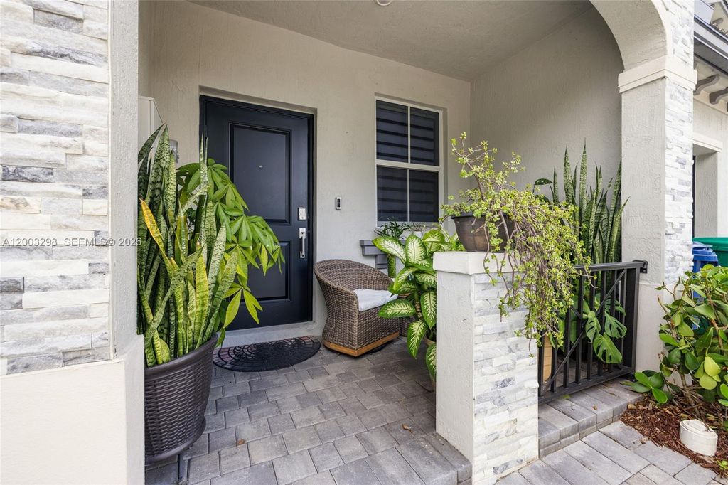 28993 SW 162nd Ct, Homestead, FL 33033