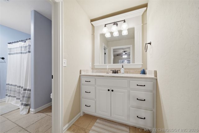 122 E 128th Street S, Jenks, OK 74037