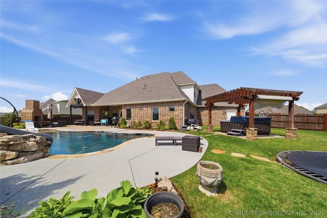 122 E 128th Street S, Jenks, OK 74037