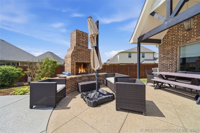 122 E 128th Street S, Jenks, OK 74037