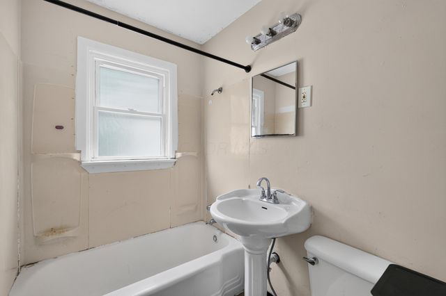 584 S Ashburton Road, Columbus, OH 43213