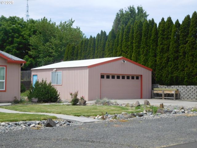 724 N 4th St, Athena, OR 97813