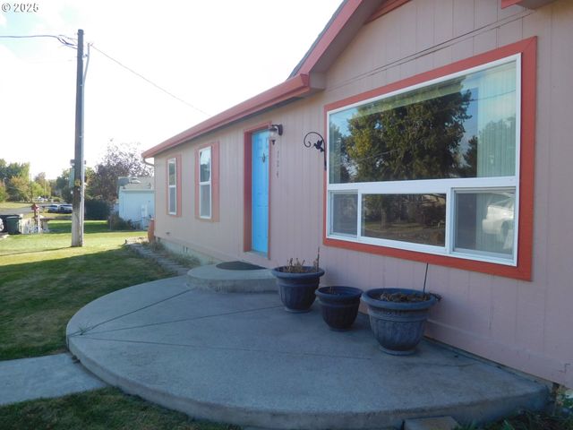 724 N 4th St, Athena, OR 97813