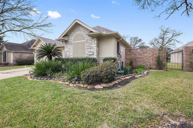 2326 Fairway Pointe Drive, League City, TX 77573