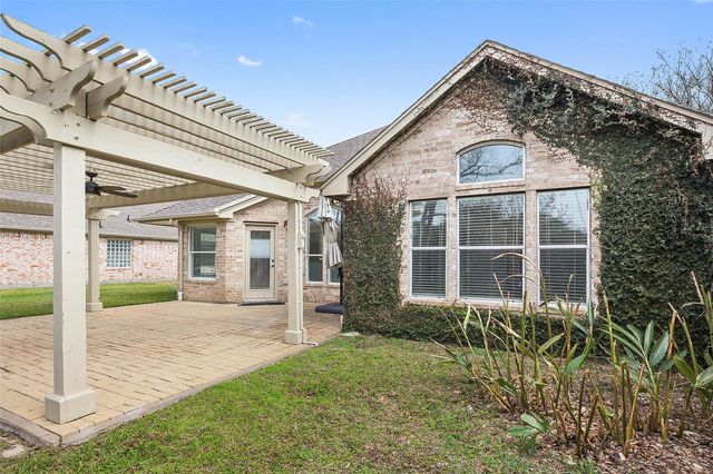 2326 Fairway Pointe Drive, League City, TX 77573