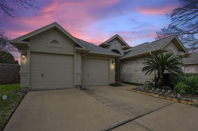 2326 Fairway Pointe Drive, League City, TX 77573