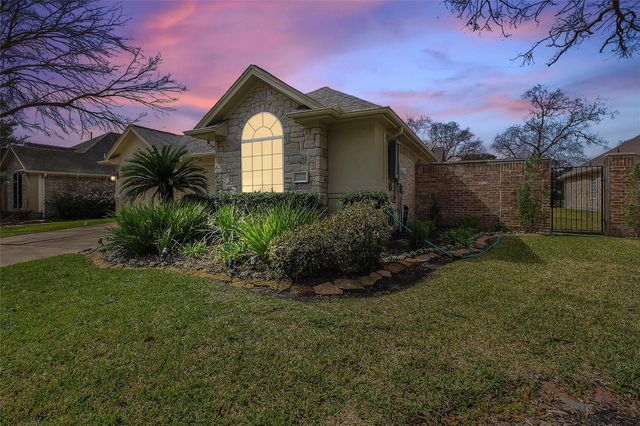 2326 Fairway Pointe Drive, League City, TX 77573