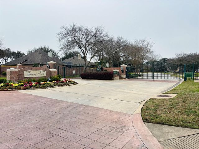 2326 Fairway Pointe Drive, League City, TX 77573