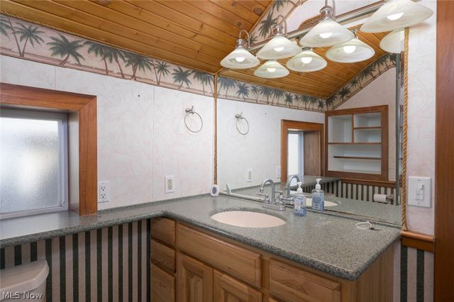 204 S Prospect Avenue, Hartville, OH 44632