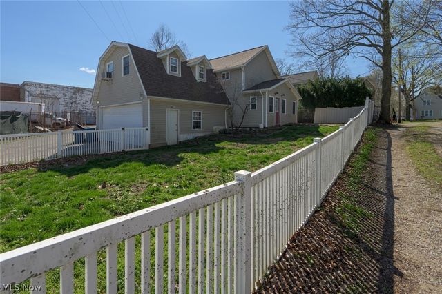 204 S Prospect Avenue, Hartville, OH 44632