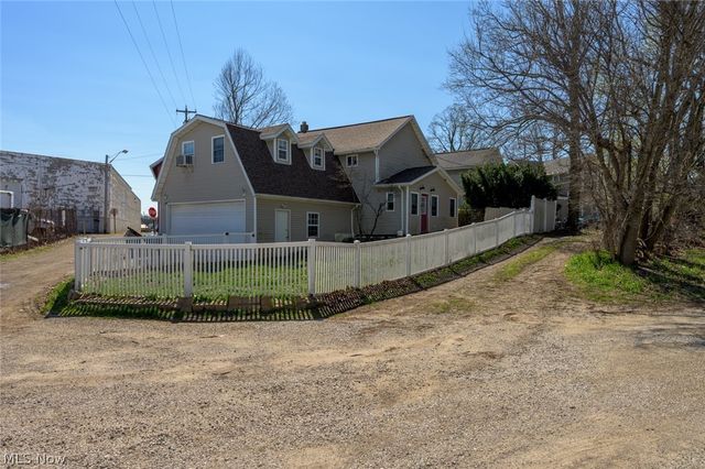 204 S Prospect Avenue, Hartville, OH 44632