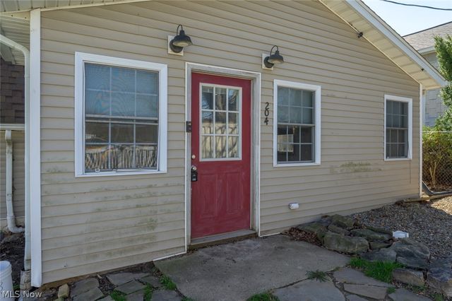 204 S Prospect Avenue, Hartville, OH 44632