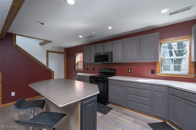 204 S Prospect Avenue, Hartville, OH 44632