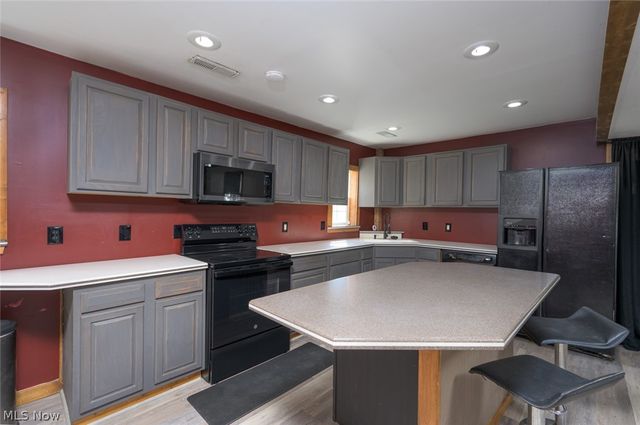 204 S Prospect Avenue, Hartville, OH 44632
