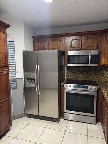 7045 NW 173rd Dr 311, Hialeah, FL 33015