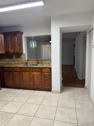 7045 NW 173rd Dr 311, Hialeah, FL 33015