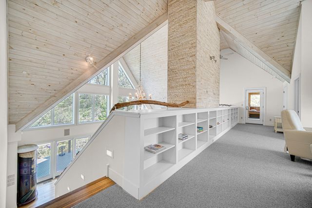 12 Ridge Drive, Dune Acres, IN 46304